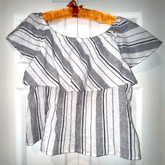 Saks Fifth Avenue Black grey and White Striped off the shoulder Blouse. Size M - Picture 1 of 9